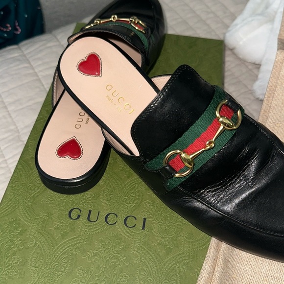 Gucci Black Leather Loafers with Green and Red Stripes - Picture 2 of 6